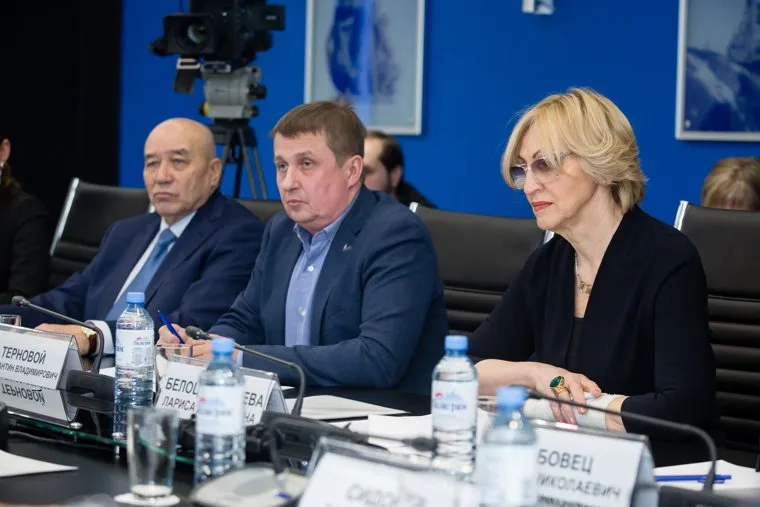 Рабочая встреча губернатора ХМАО Натальи Комаровой с активом регионального отделения ОНФ в Югре. Сургут, белоцерковцева лариса, терновой валентин, онф хмао