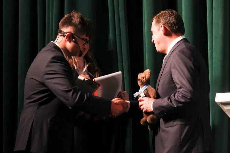 Россия. Екатеринбург. Торжественная линейка, посвященная Дню знаний (1 сентября) в Губернаторском лицее.