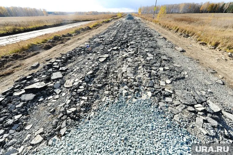 Трасса разрушилась после подземных толчков в понедельник (архивное фото)