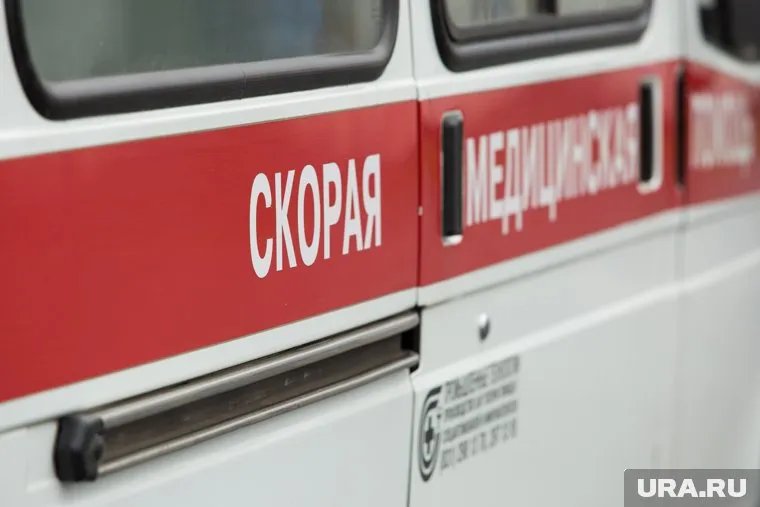Ребенку стало плохо после того, как он несколько часов провел пристегнутым в машине закрытыми окнами