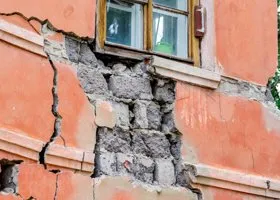 В Сочи из-за непогоды рухнул трехэтажный дом