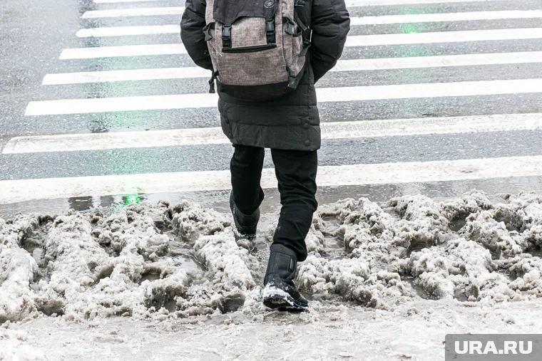 Ребенок переходил дорогу по пешеходному переходу