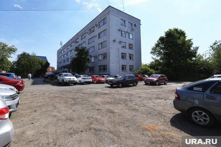 Сейчас пустырь на месте снесенного особняка используют в качестве автомобильной стоянки