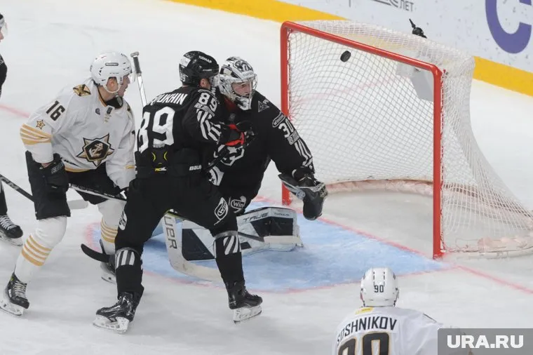 Челябинцы столкнулись с жестким противоборством хоккеистов из Владивостока