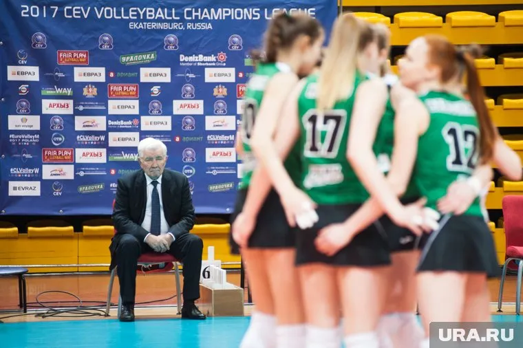 Кроме «Уралочки-НТМК», Николай Карполь возглавлял национальные сборные СССР, СНГ, России и Белоруссии