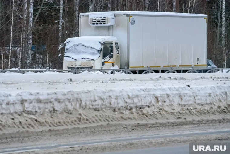 Ограничения ввели из-за низовой метели и скользкой трассы