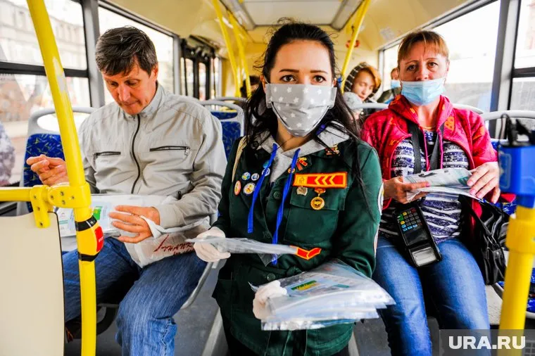 По официальным данным, самыми опасными сейчас местами являются автобусы и магазины