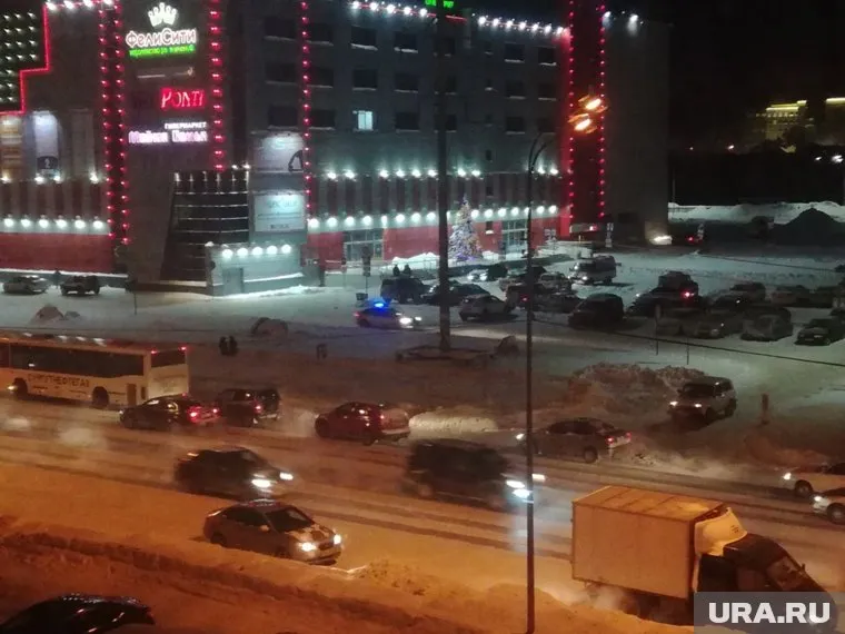 На месте происшествия работают спецслужбы