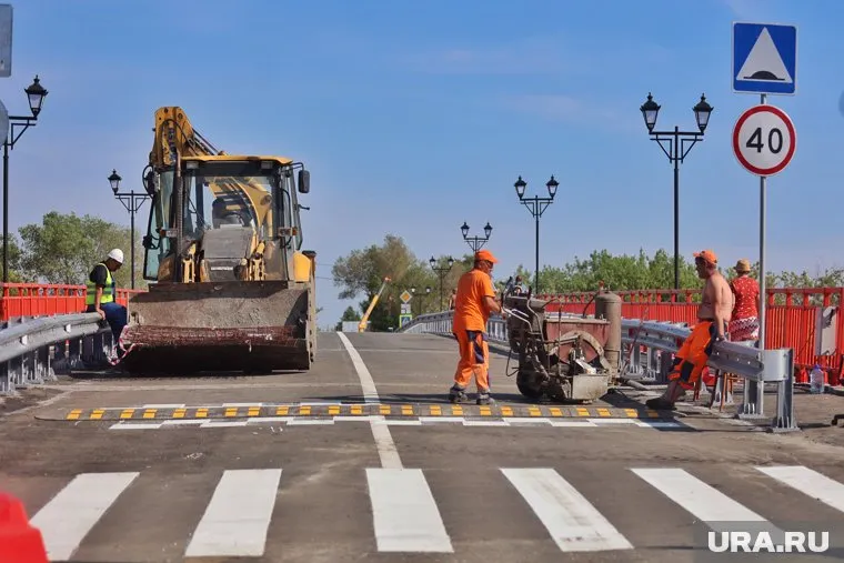 В Кургане готовят мост к открытию после ремонта