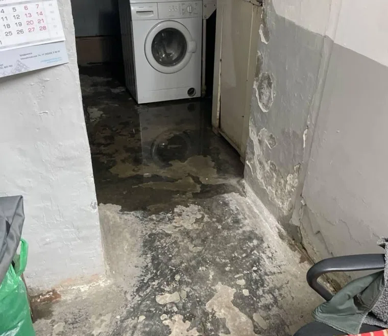 Прачечную в Кургане топит уже месяц