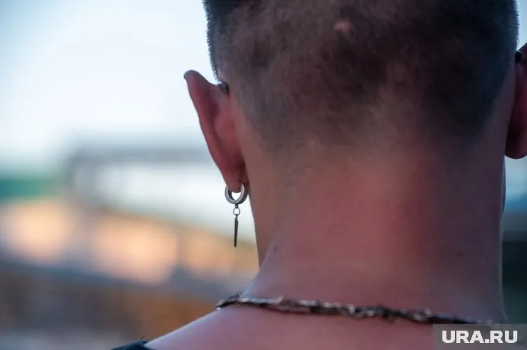 Актер отмечает, что в 90-е было страшно жить