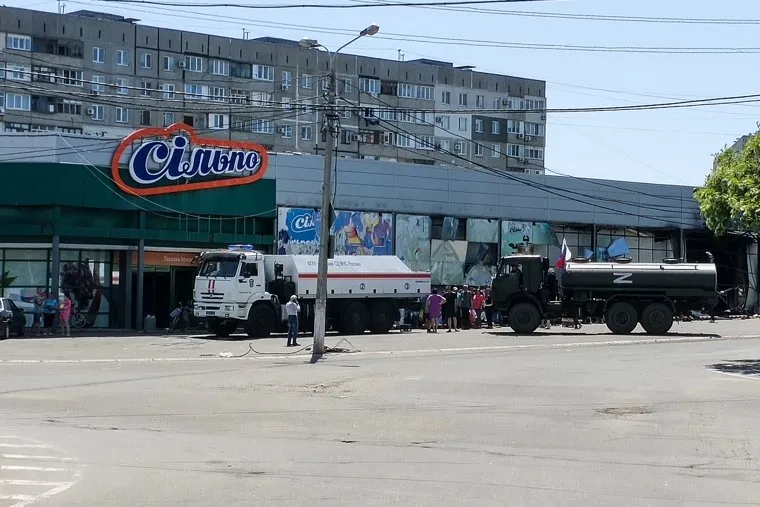 Стелла на въезде в город Мариуполь. Мариуполь