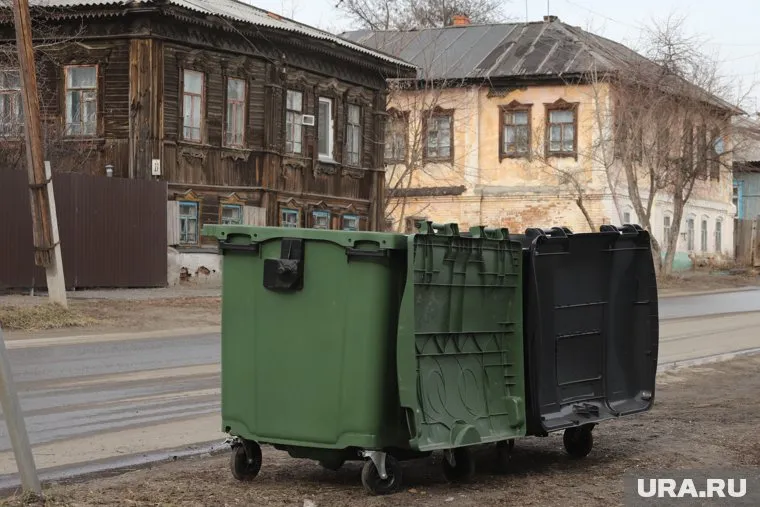 За три дня в Кургане сгорело девять евроконтейнеров для мусора
