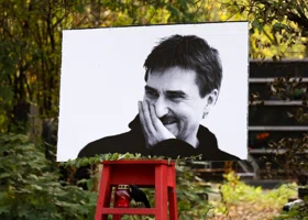 Траур спустя полтора месяца: в Москве прошли похороны театрального режиссера Юрия Бутусова