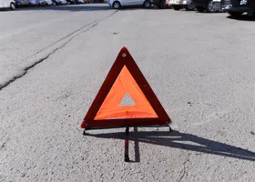 В центре Челябинска трамвай протаранил легковушку