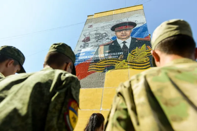 Герои России. Глушков Константин, мурал. Челябинск