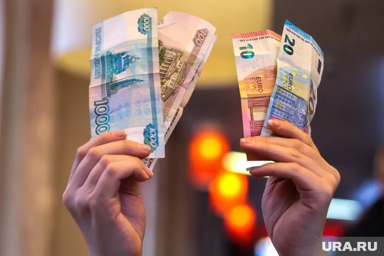 Курс евро продолжает расти