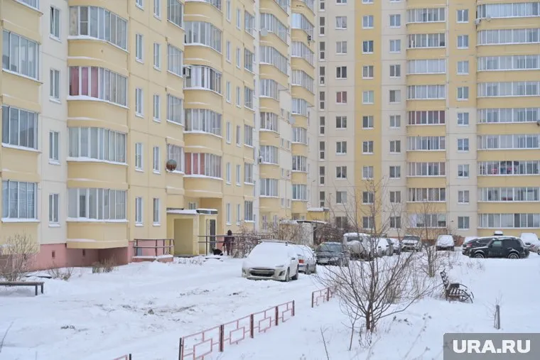 Житель дома №12 по улице 50 лет Октября пытался понять, почему подростки устроили ссору поздно вечером