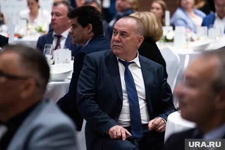 Андрей Карлов руководит свердловским минздравом больше двух лет — и половину этого срока ему прочат отставку