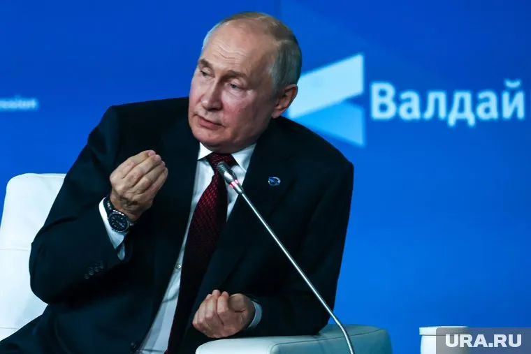 Речь о любимых философах зашла во время общения Путина с семьями погибших