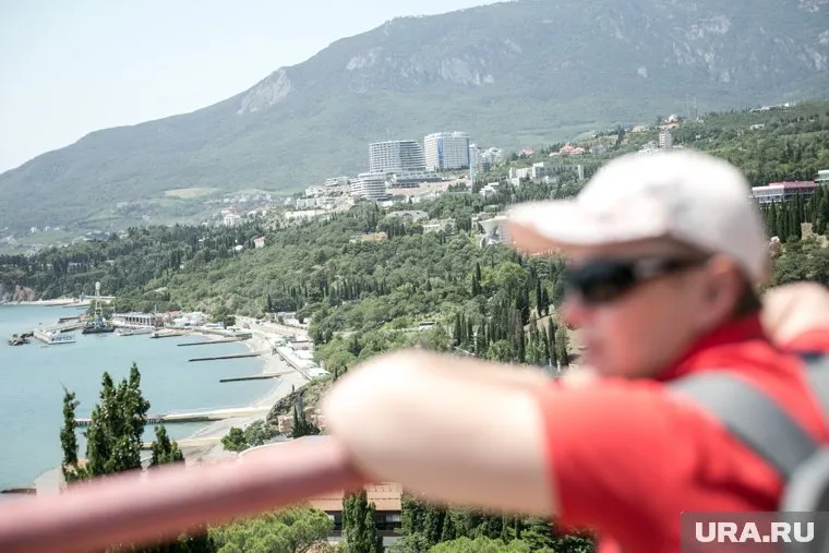 Туристы раскупили почти все билеты в Крым на это лето