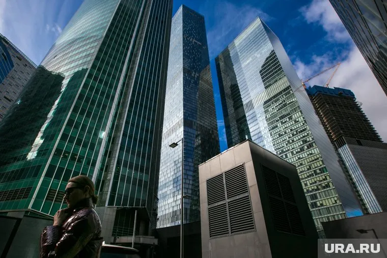 Сотрудники Минцифры смогут минимум неделю работать из дома, передает Mash