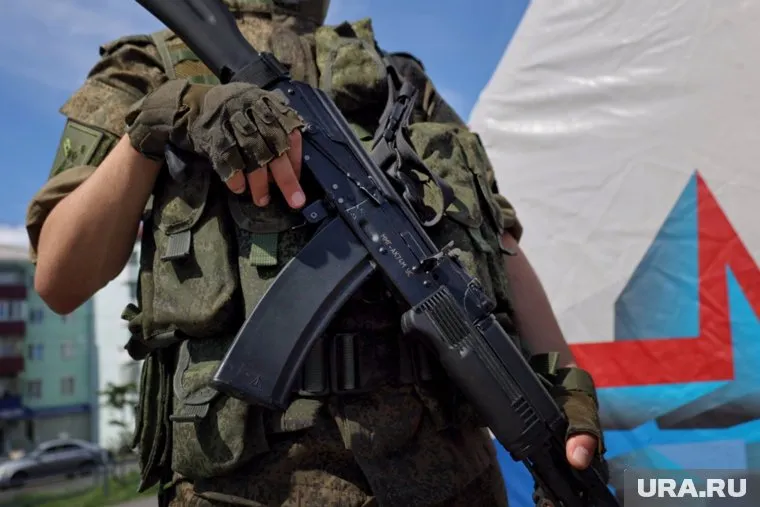 Курганец по примеру братьев ушел в армию по контракту