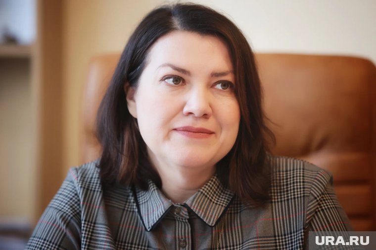 Ректор Курганского госуниверситета получила награду от замминистра обороны РФ. Фото