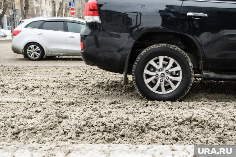 Дороги Салехарда не чистятся от снега должным образом