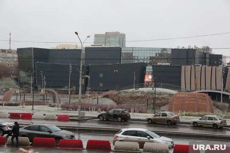Вместо привычной аббревиатуры ТРК здание получило аббревиатуру МФЦ