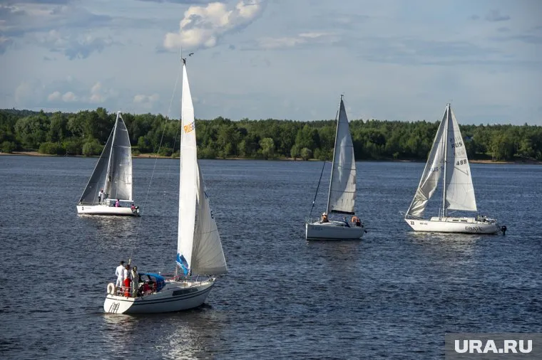 Команды яхт будут не просто прогуливаться по Каме, а гнать на всех парусах