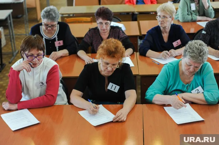 Нелегально работающих пенсионеров не смогут поймать налоговики, считает экономист