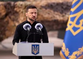 Guardian: Зеленский находится под давлением перед визитом в ЕС из-за коррупции