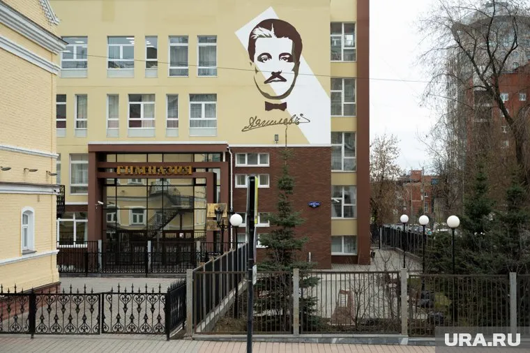 Борьба за Дягилевскую гимназию вышла на новый уровень