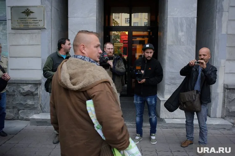 Через два дня после инцидента Олег Шишов пришел в полицию и сдал карабин