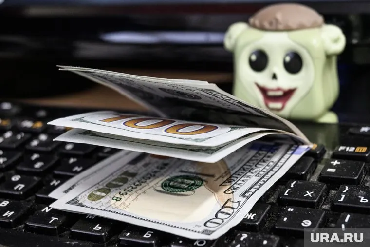 Ослабление валюты — естественный процесс, считает финансист