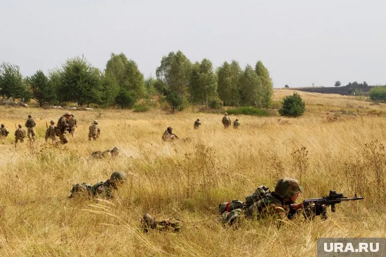 Армия Украины ударила по своим военным, когда те решили оставить позиции, заявил Андрей Марочко