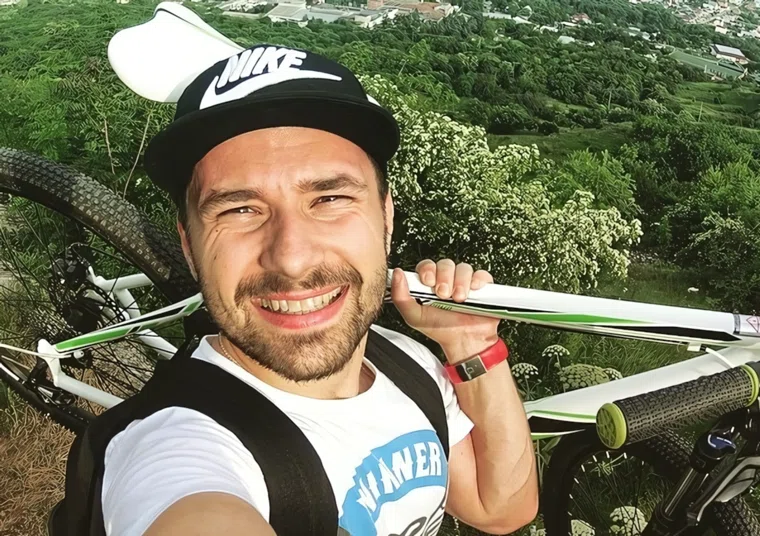 Якин получает за спектакль от 17 до 79 тысяч рублей