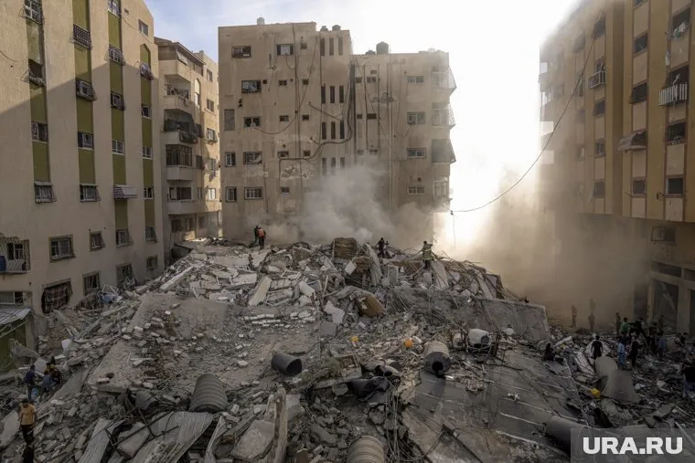 Средства для Украины нужно передать Израилю, сказал Джош Хоули