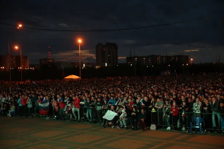 Фан-зона перед СурГу. Сургут