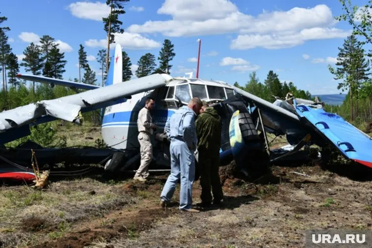 При жесткой посадке самолета АН-2 не обнаружено погибших, заявили в МЧС (архивное фото)