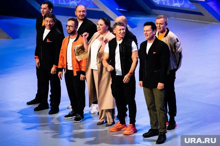 Ранее звезды шоу «Уральские пельмени» вместе со зрителями поздравили летчика с днем рождения