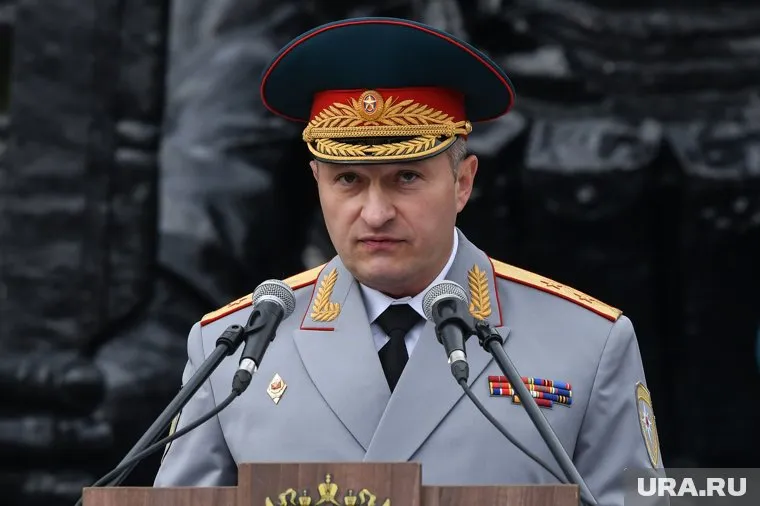 Глава МЧС Куренков прилетел в Тюменскую область