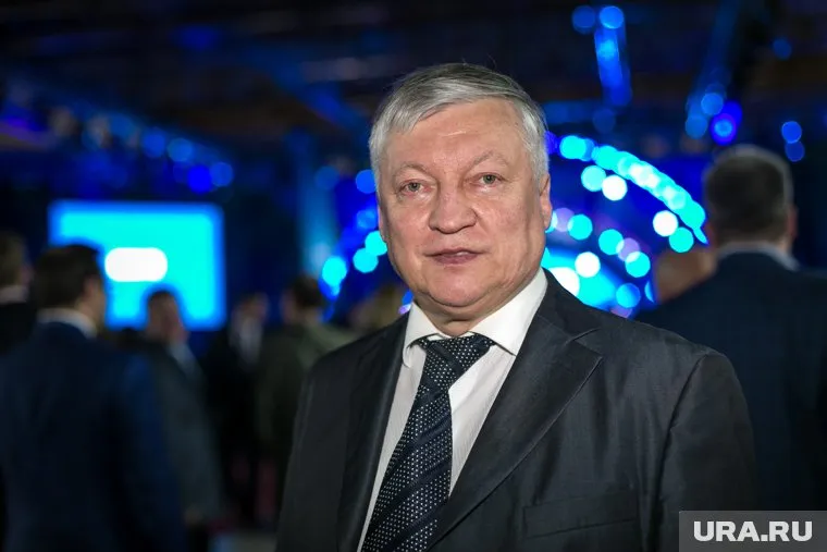 Гроссмейстер Анатолий Карпов положительно оценил развитие шахмат в городах УрФО