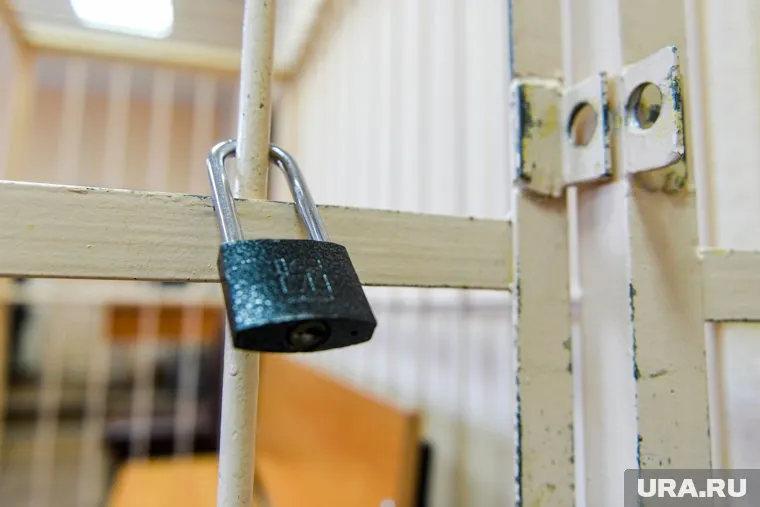 Бывший майор полиции не дождался конвоиров и просто ушел из здания суда