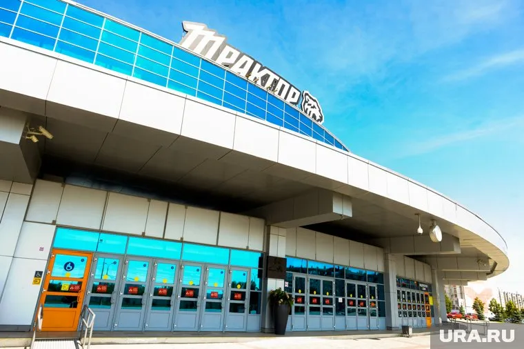 Около арены «Трактор» болельщики смогут возложить цветы в память о «Локомотиве» (архивное фото)