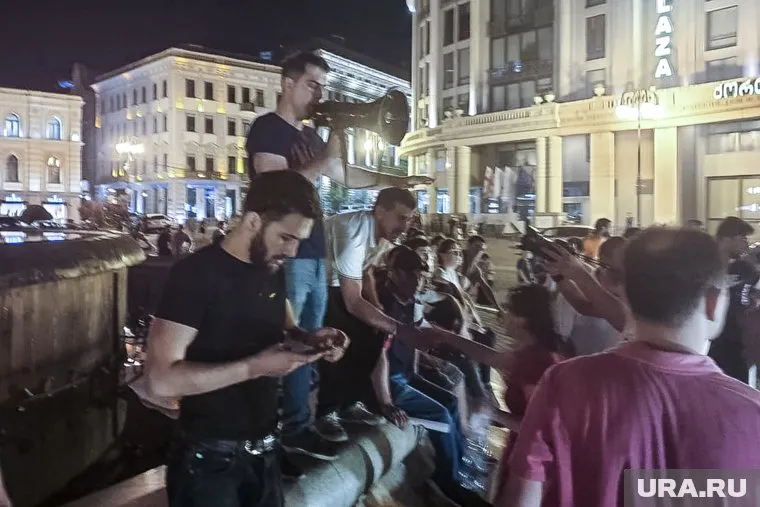 Протестующие в Тбилиси приблизились к зданию парламента (архивное фото)