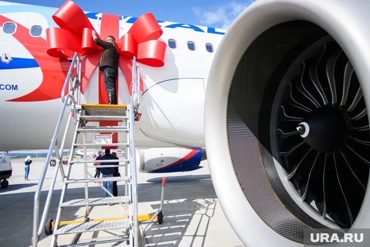 В начале «жирных» 2000-х в подарок могли преподнести все, что угодно. Даже самолет