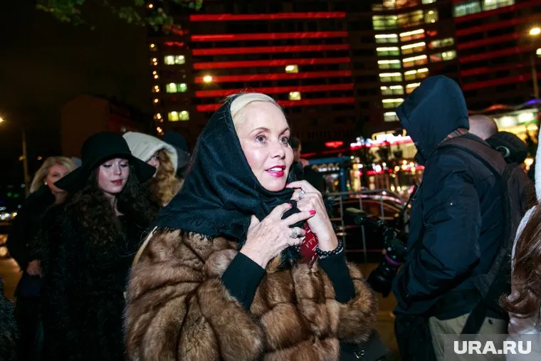 Нелли Кобзон заразилась коронавирусом, пишет Starhit