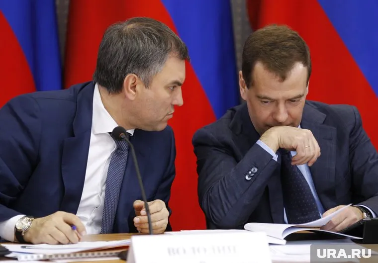 Премьер-министр Дмитрий Медведев выступит перед Госдумой 19 апреля. Учитывая, как депутаты отчитывали министров, это событие - краеугольное в федеральной политике